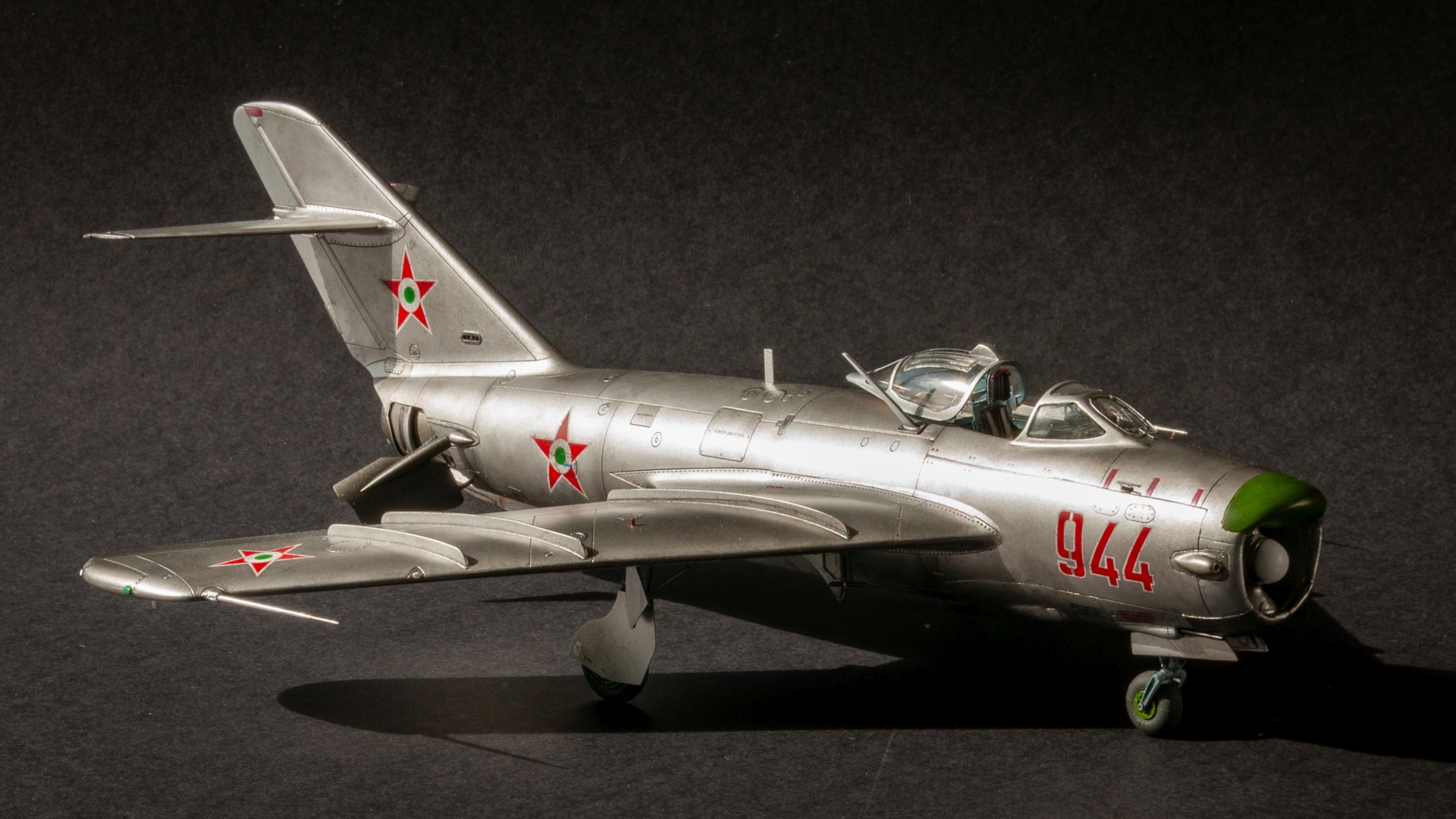 HobbyBoss #80336 1/48 méretarányú MiG-17PF típusú első generációs sugárhajtású vadászgép elölnézete
